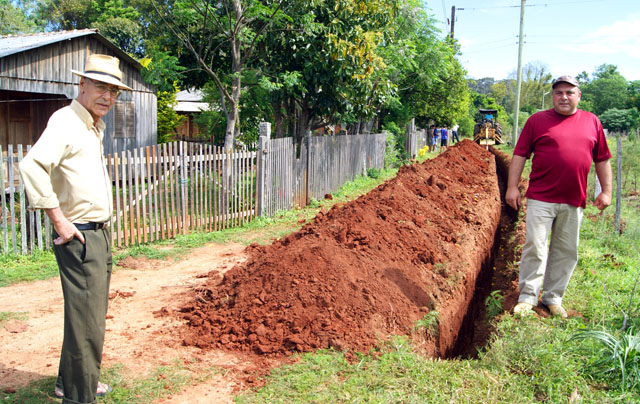 Corsan cumpre promessa e inicia obras para abastecer o Rincão dos Tatsh e dos Lopes