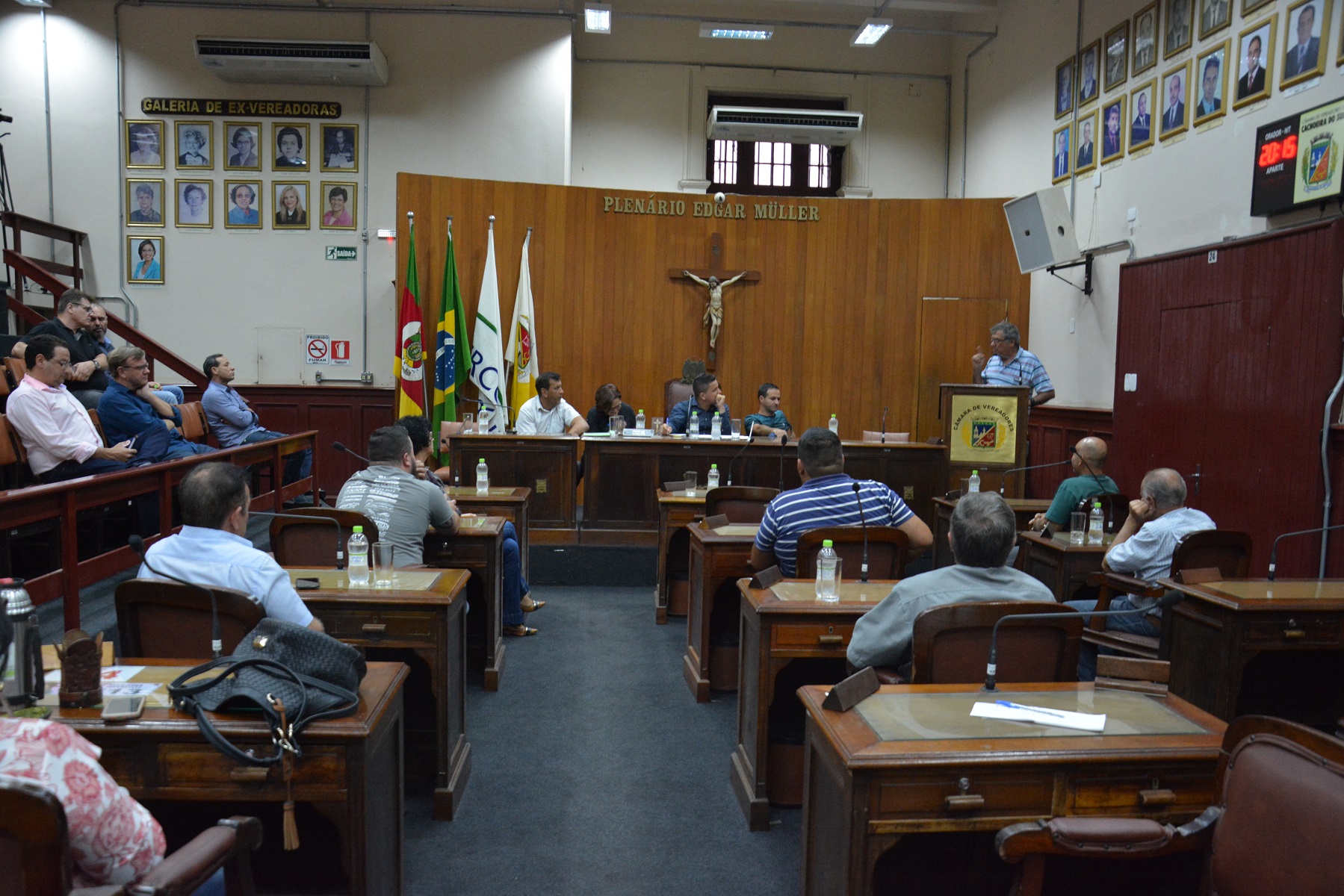 Audiência pública discutiu segurança no transporte escolar.