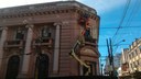 Patrimônio: Adornos da fachada do Palácio Legislativo estão sendo restaurados.