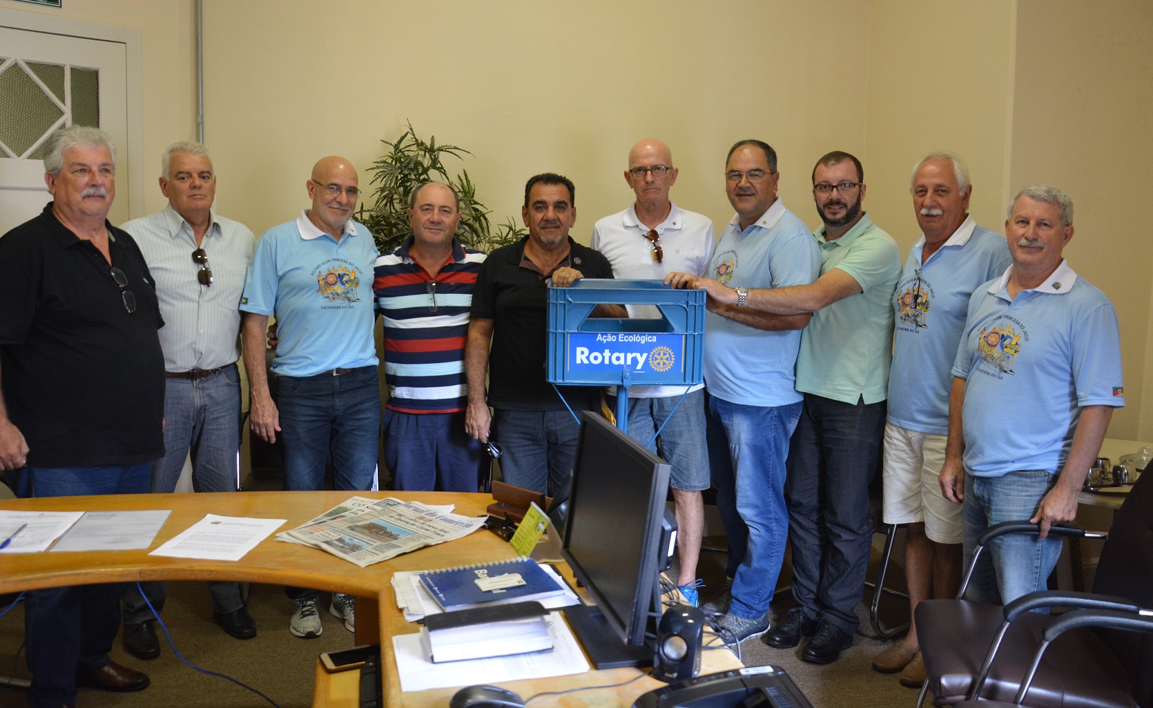 Presidente da Câmara e lideranças do Rotary Princesa do Jacuí discutem projeto ambiental.