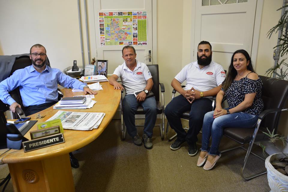 Presidente da Câmara recebe empresários.