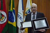 Câmara homenageia 50 anos da Celetro e concede título de Cidadão Benemérito a José Benemídio de Almeida