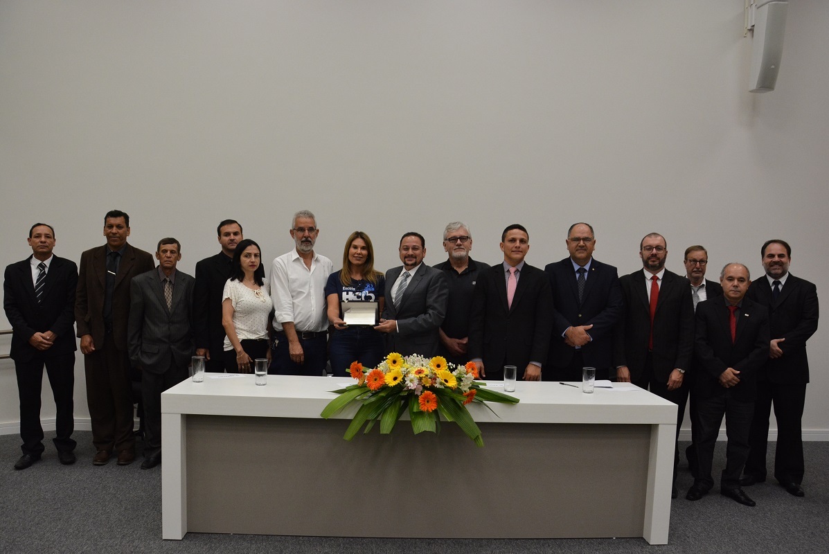 Câmara homenageia 50 anos da Escola HCB