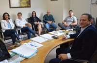 Vereadores e diretoria do Siprom discutem medidas após suspensão da lei de eleição dos diretores escolares
