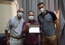 Presidente entrega placa comemorativa para Enzilab Presidente entrega placa comemorativa para Enzilab