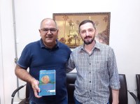 Azevedo recebe representante da Editora Vento Sul