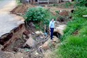 Cratera no asfalto assusta moradores do Ponche Verde