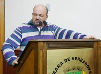 Julinho pede maior divulgação da lista de telefones de Secretarias do município