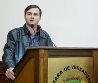 Marcelinho sugere ação para que estacionamento em frente a farmácias seja respeitado
