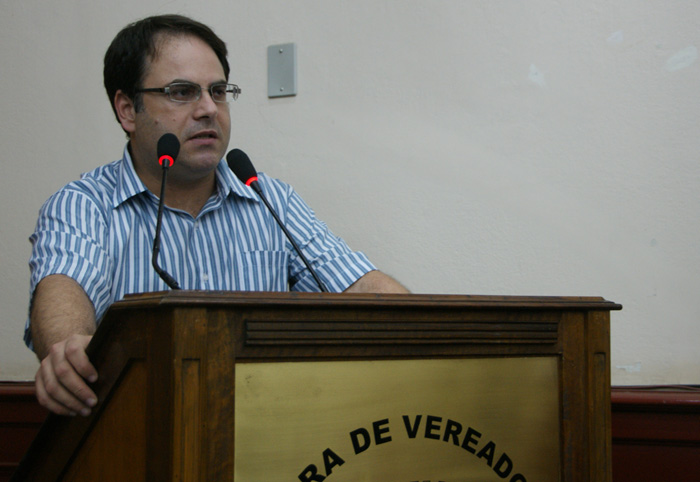 Paixão pede medidas para solucionar problemas enfrentados por alunos Escola Municipal Mundo Azul