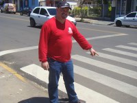 Julinho pede iluminação em faixa de segurança.
