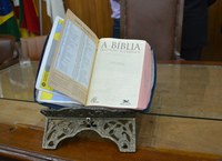 Legislativo realiza solenidade para entronização de Bíblia ecumênica.