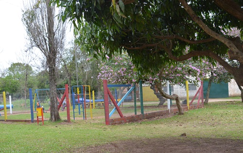 Marcelinho pede instalação de brinquedo na Praça do Bairro Marina.