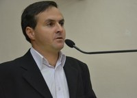 Marcelinho propõe sistema de iluminação em faixas de segurança.