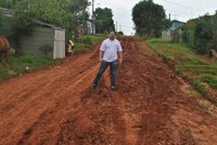 Paixão cobra providências para situações precárias em bairros do município.