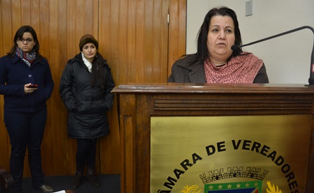 Tribuna Popular: secretária de Saúde e médicos cubanos defendem Bolsa Auxílio Alimentação
