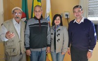 Ex-governador e deputado estadual visitam a Câmara de Vereadores