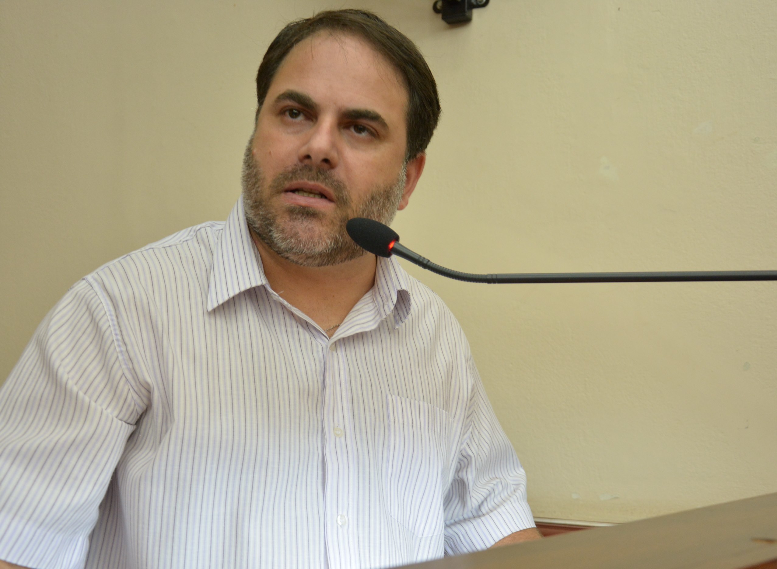 Paixão questiona pagamento de aluguéis dos médicos cubanos