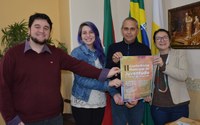 Presidente da Câmara recebe convite para II Conferência e I Fórum da Juventude