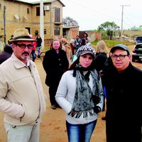 Protesto de moradores pede asfaltamento na Cohab